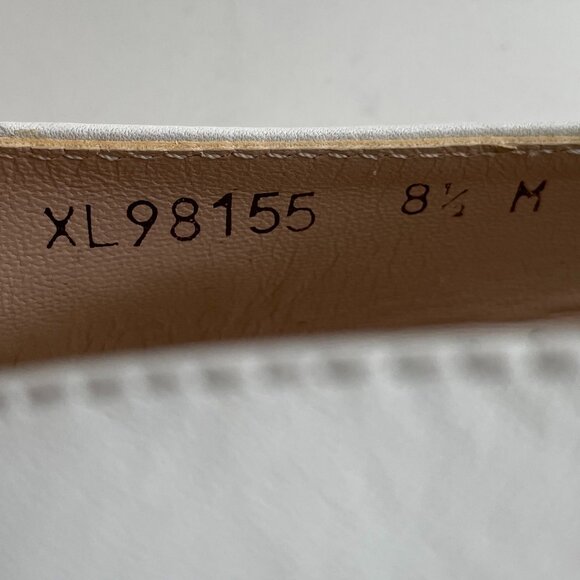 Stuart Weitzman Slip On w Ankle Buckle Closure Leather Sandals Off White Sz 8.5 - Picture 9 of 11